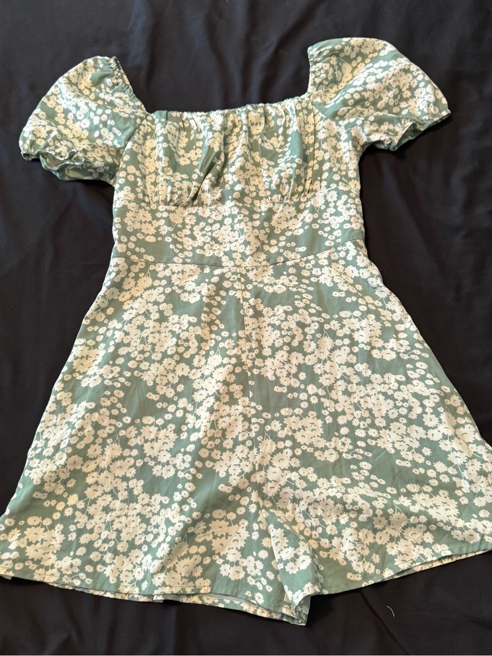Juniors Sage Green Floral Puff-Sleeve Romper